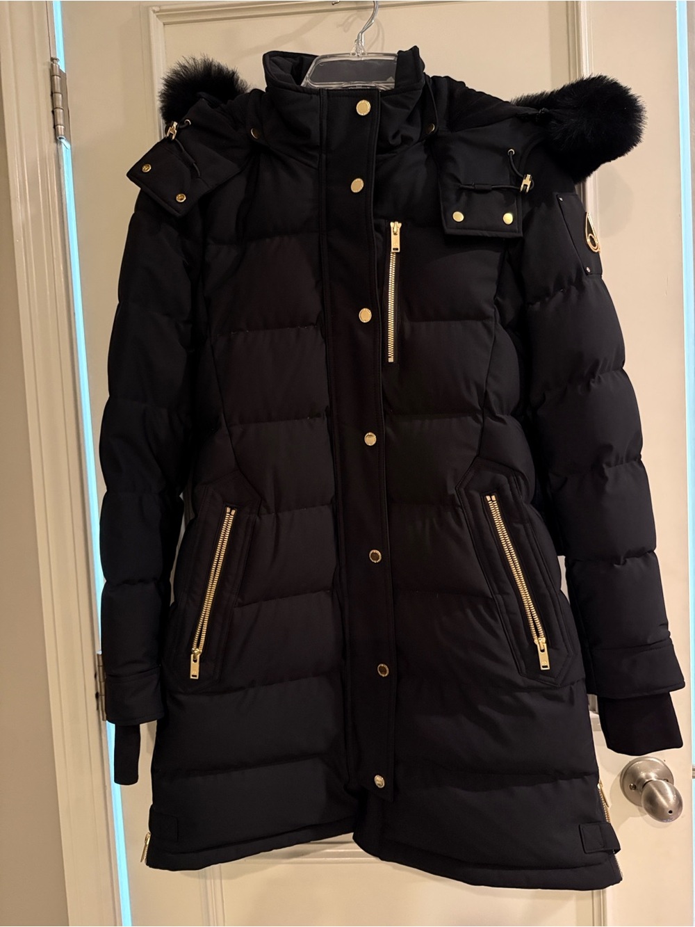 Moose Knuckles Heavy Women’s Black Heavy Duty Parka with Fur Hood. Small